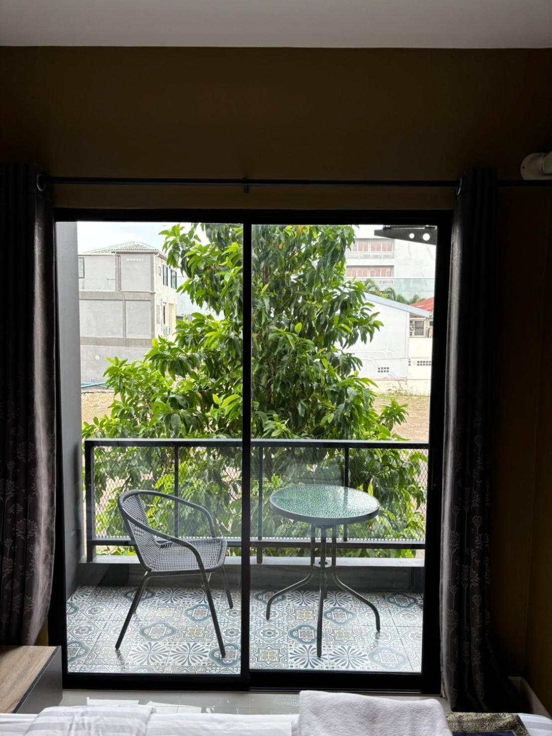 The Lantern Suites Ban Song Hong Eksteriør billede